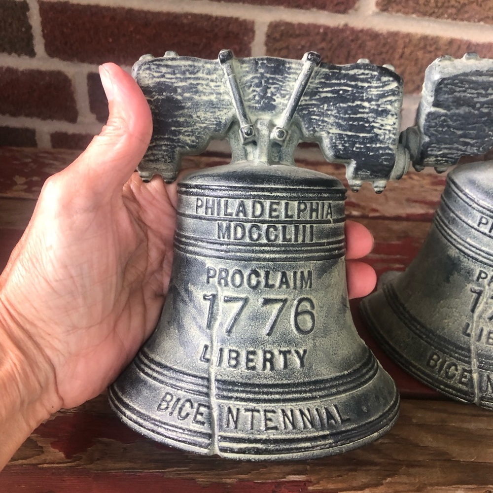 Liberty Bell bicentennial cast iron 1976 Virginia Metal Co bookends, door stop - Picture 8 of 8